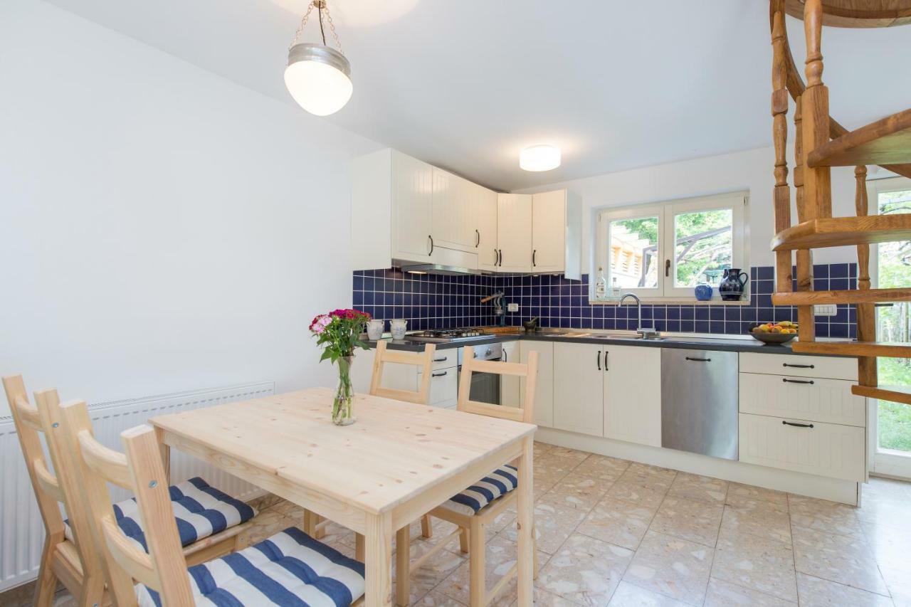 Casa Flora 3-Minutes' Walk From The Beach Новиград Екстериор снимка