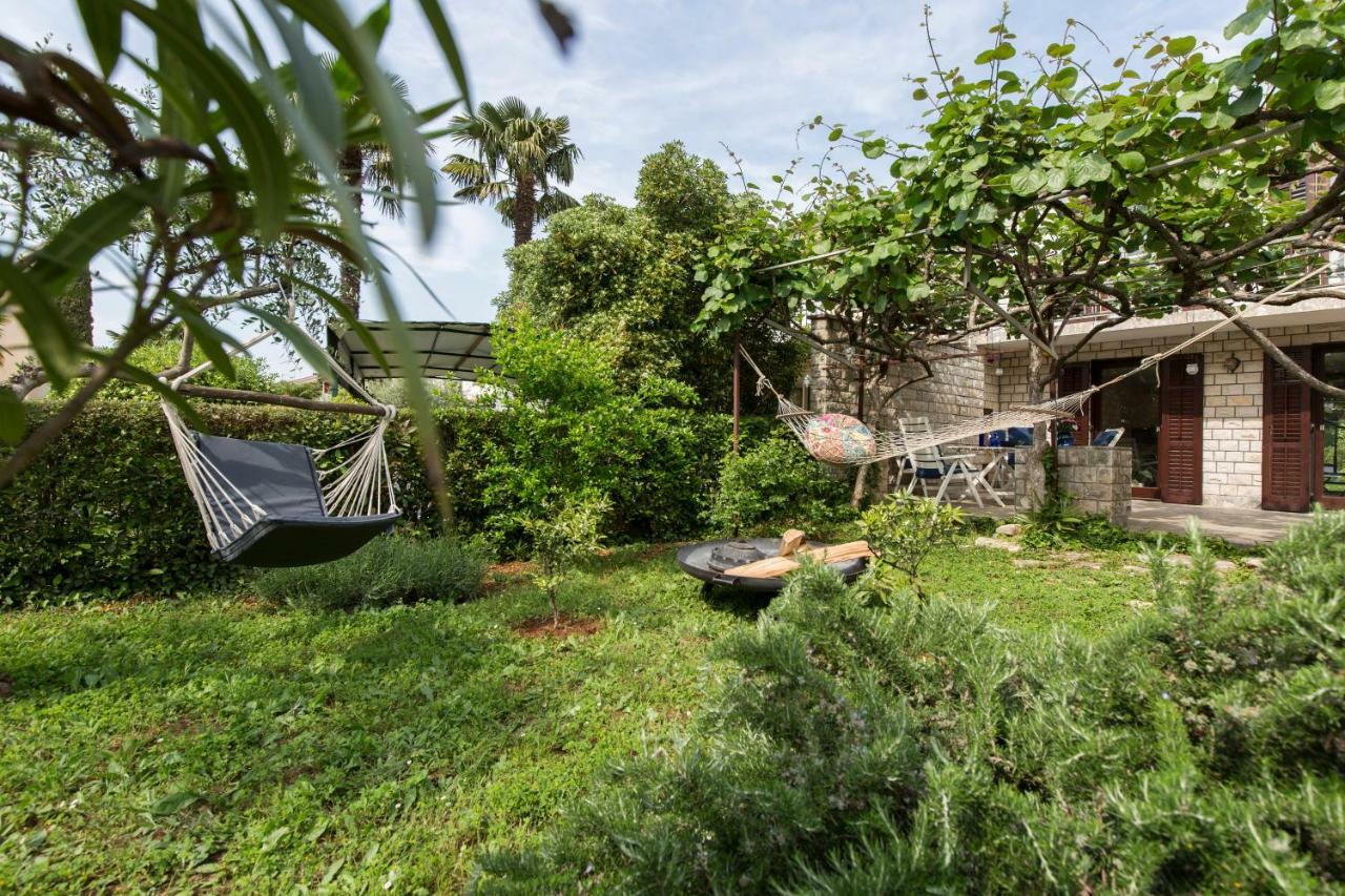 Casa Flora 3-Minutes' Walk From The Beach Новиград Екстериор снимка