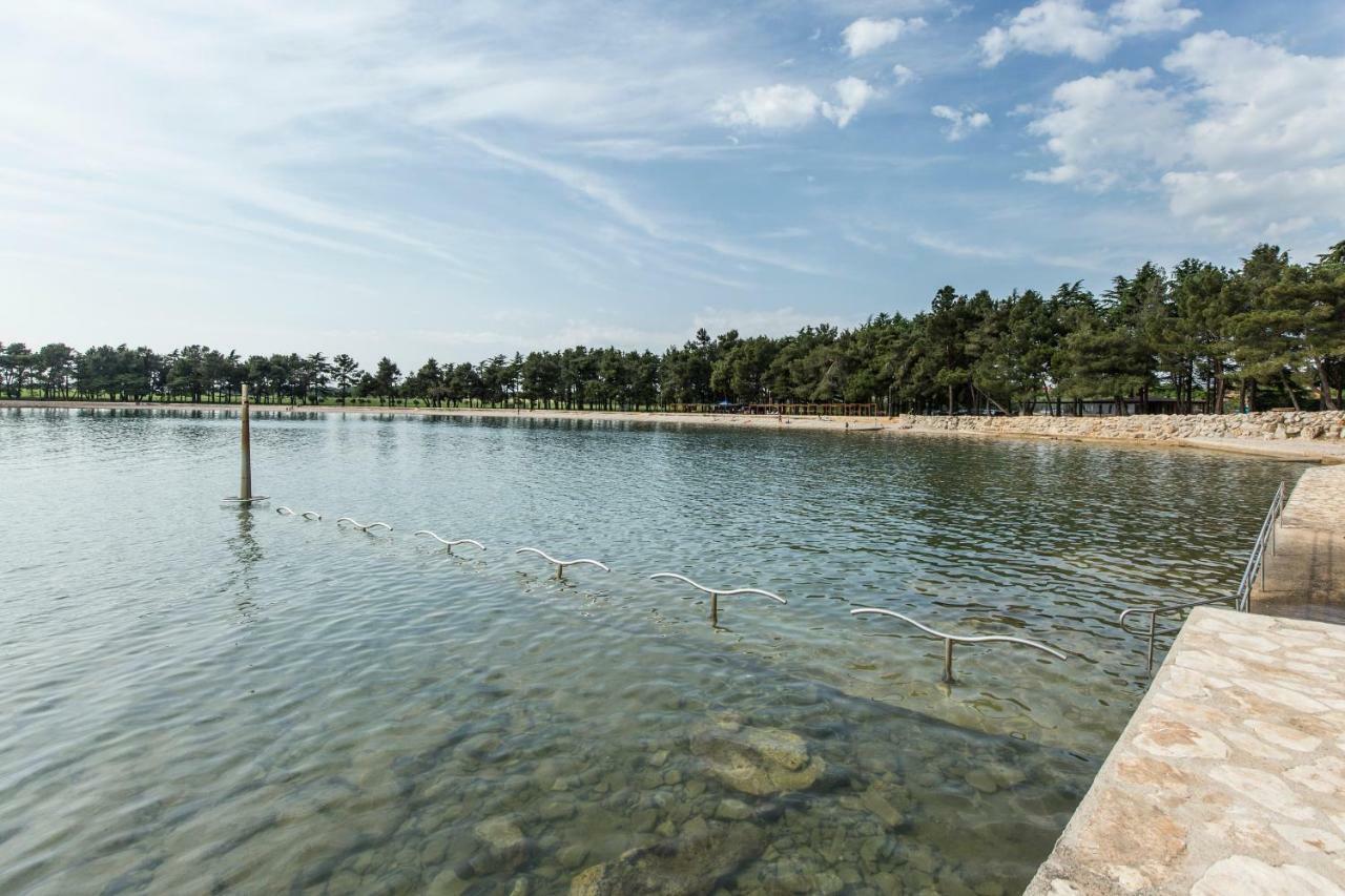Casa Flora 3-Minutes' Walk From The Beach Новиград Екстериор снимка