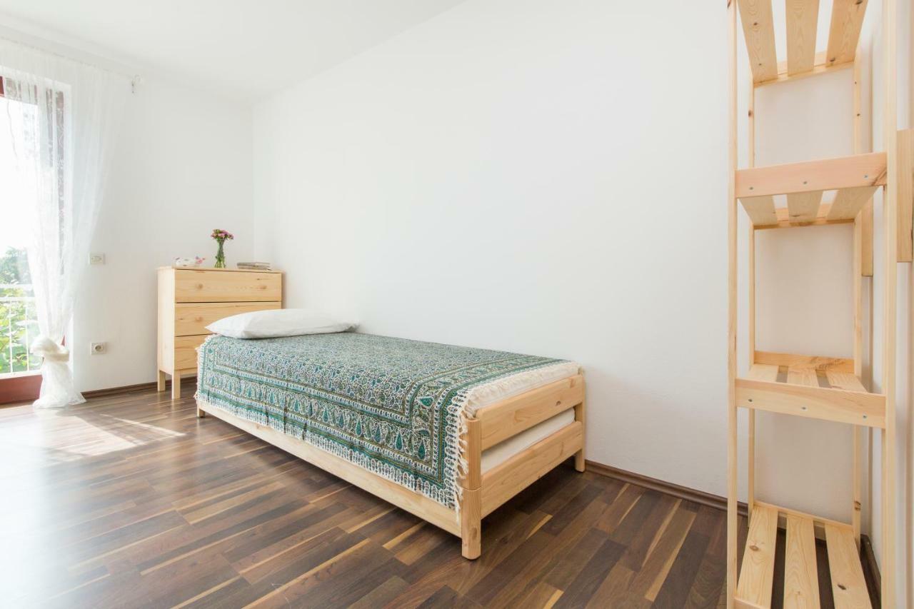 Casa Flora 3-Minutes' Walk From The Beach Новиград Екстериор снимка