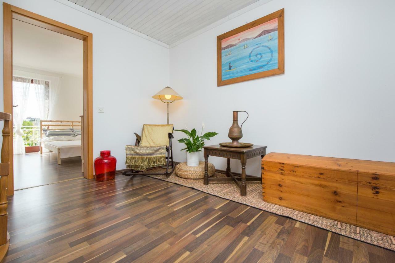 Casa Flora 3-Minutes' Walk From The Beach Новиград Екстериор снимка
