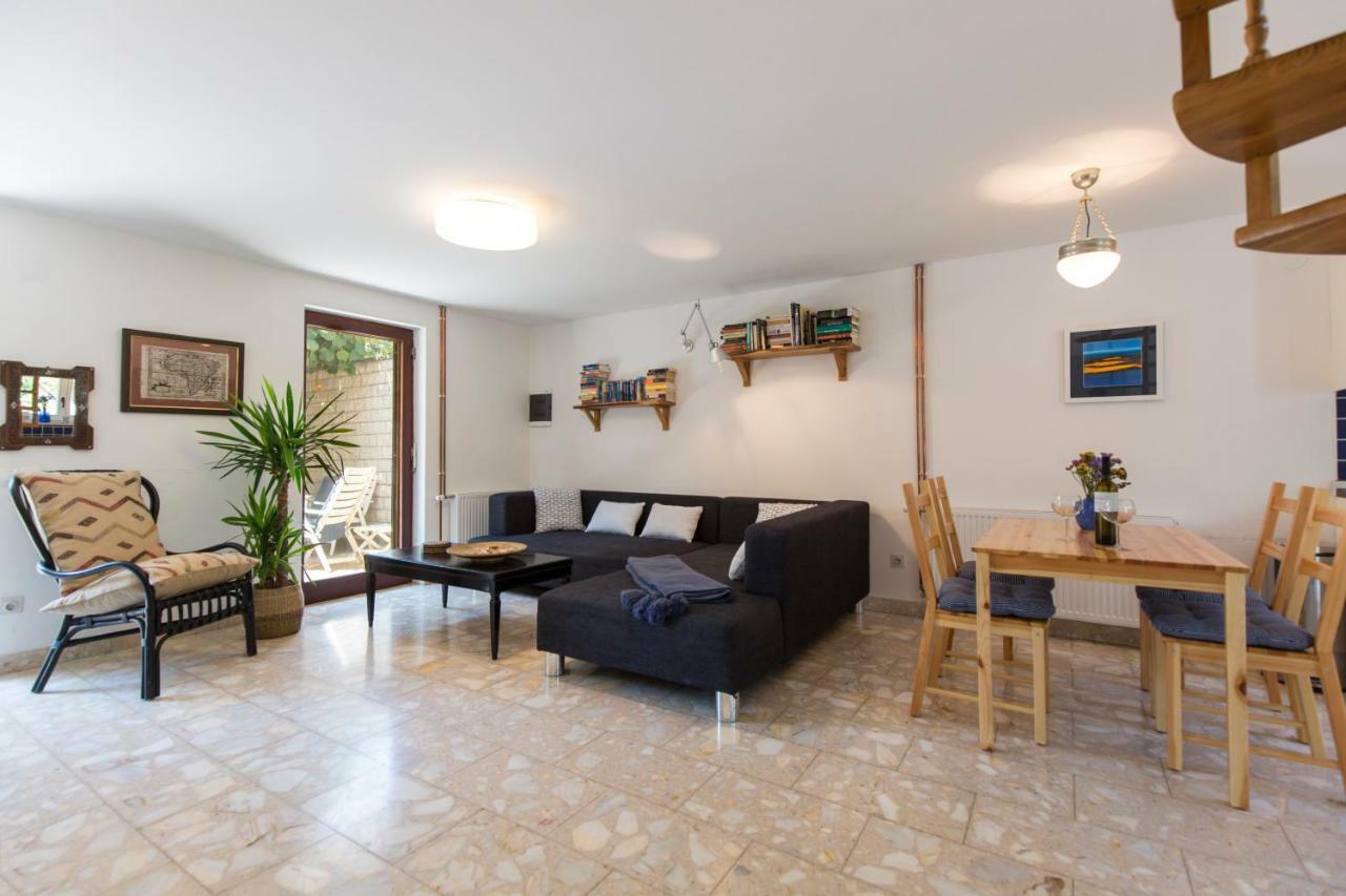 Casa Flora 3-Minutes' Walk From The Beach Новиград Екстериор снимка