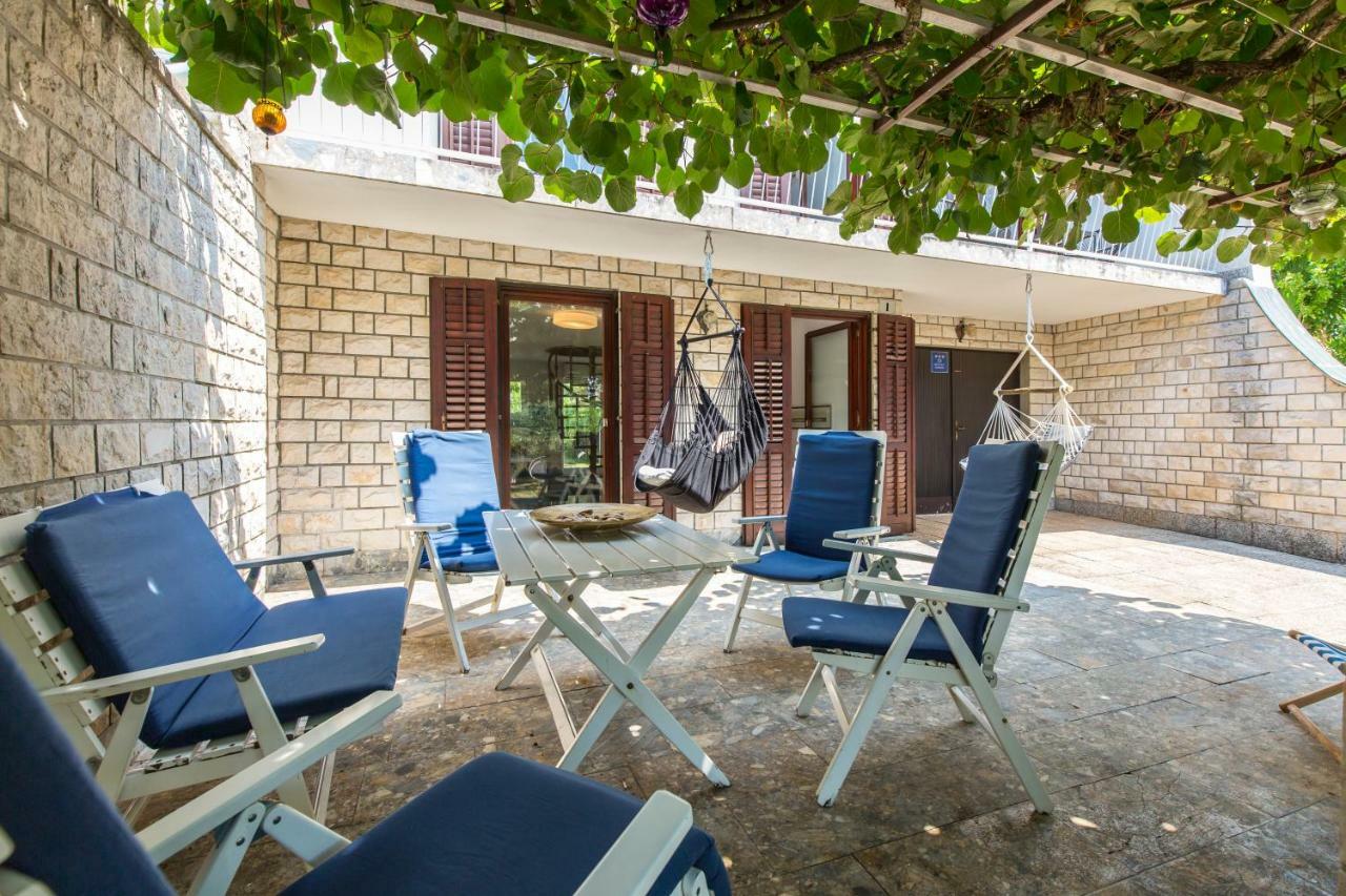Casa Flora 3-Minutes' Walk From The Beach Новиград Екстериор снимка