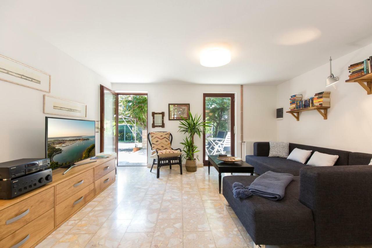 Casa Flora 3-Minutes' Walk From The Beach Новиград Екстериор снимка