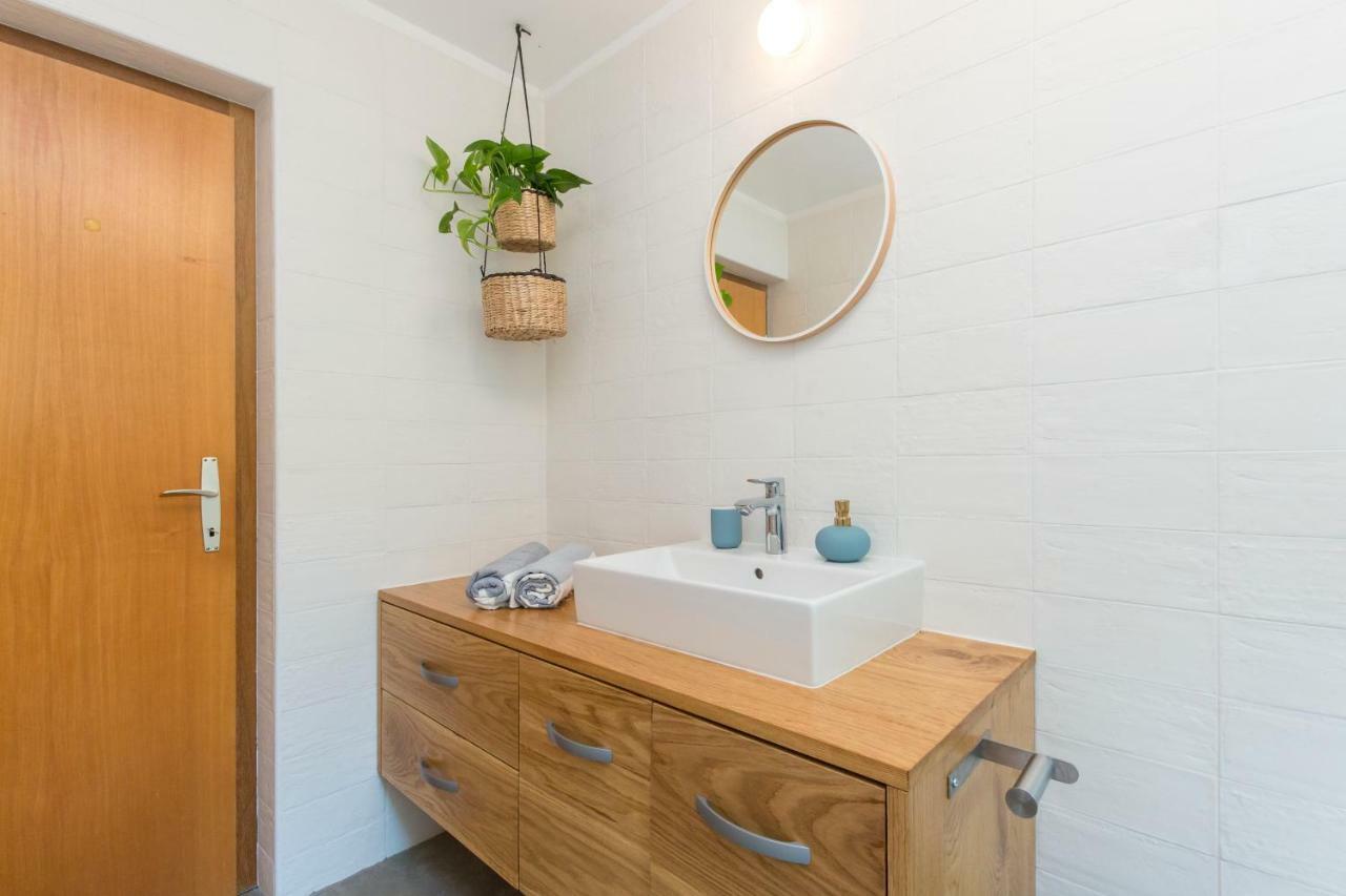 Casa Flora 3-Minutes' Walk From The Beach Новиград Екстериор снимка